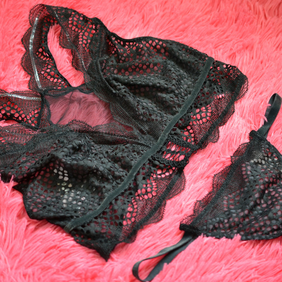 NWT SET of 2 Victoria's Secret Bralette and Panty siz M Bra Lace Black Xmas GIFT - Picture 2 of 9